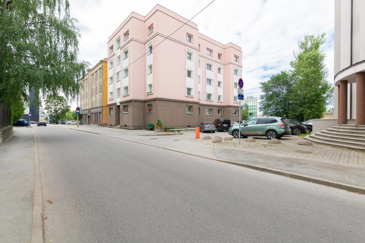 Cozy Stylish Studio Apartment With Free Parking By Centralapartments Talin Exterior foto